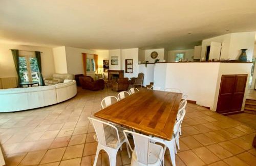 Saint-Jean-de-Vedas Villa | La Bucolique-Villa in the heart of greenery!