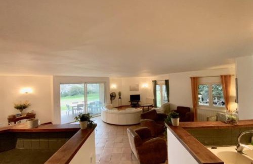 Saint-Jean-de-Vedas Villa | La Bucolique-Villa in the heart of greenery!