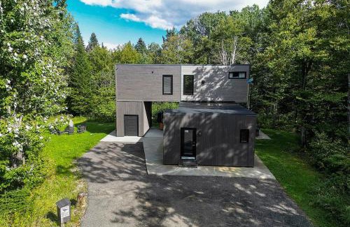 Petite-Riviere-Saint-Francois Ski Chalet | La Tanière du Massif