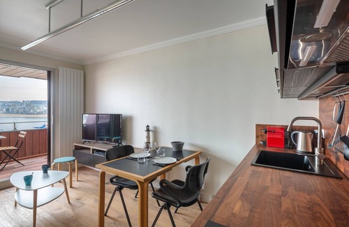 La Cite Apartment | La Cabine - One Bedroom Apartment, Sleeps 4