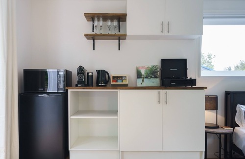 Tootgarook Apartment | La Cabine | Private studio 5 mins Peninsula Hot Springs, Golf, Beaches, Wineries