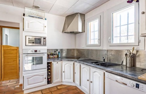 Rustrel House | La Campagne des Ocres by Interhome
