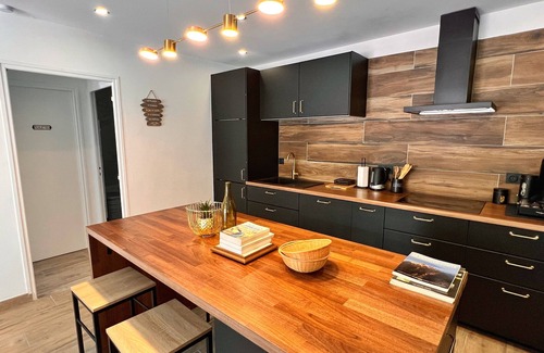 Saint-Claude Apartment | La Capucine - Bright with balcony and parking space