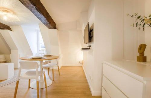 Centre Ancien Apartment | La Casa Amore — Joli nid douillet place St-Sauveur