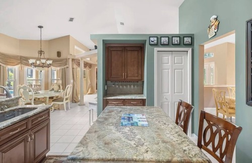 Cambridge Greens House | “La Casa Bella” - Your Home away from Home!nPERFECT FOR SNOWBIRDS AND FAMILIES