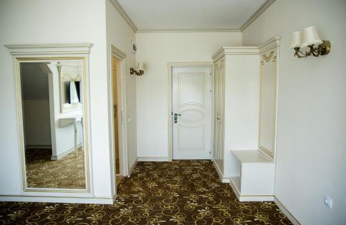 Vadeni Resort | La Casa cu Stuf