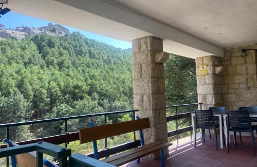 Manzanares el Real Ski Chalet | La Casa De La Pedriza
