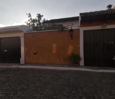 Jocotenango House | La casa del abuelo