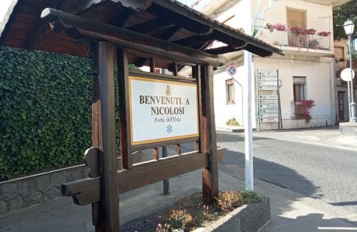 Mascalucia Apartment | La Casa di Ary alle pendici dell'Etna
