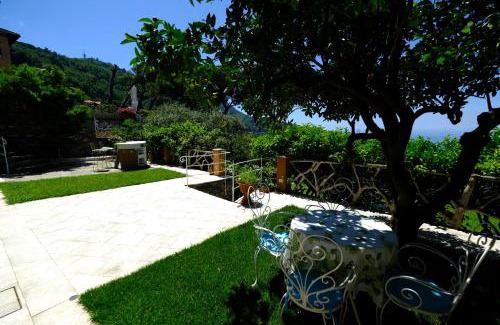 Ruta Apartment | La casa di sotto by PortofinoVacanze
