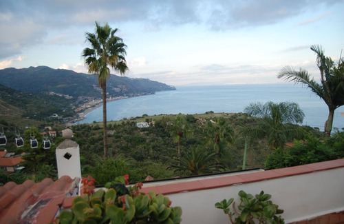 Taormina House | La Casa nella roccia