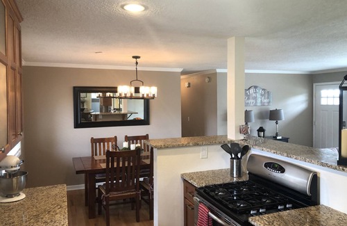 Oak Creek House | La Casa with Luxury Amenities -hot tub and massage chair