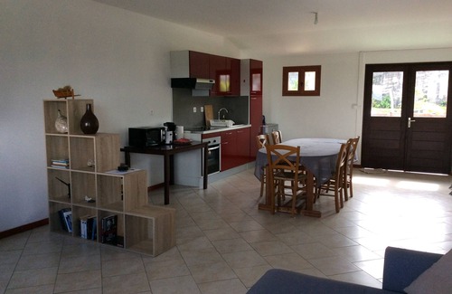 Petite-ÃŽle House | La case géranium with heated swimming pool