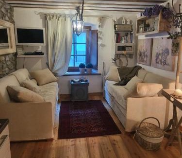 Pallusieux Apartment | La casetta del cuore tra terme e montagna