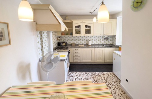 Villa Faraldi House | La Casetta di Emma - 2 bedrooms, 2 terraces, in a typical village