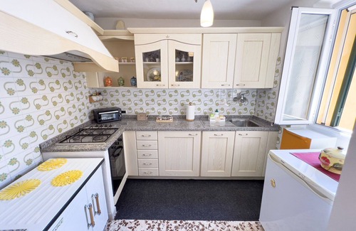 Villa Faraldi House | La Casetta di Emma - 2 bedrooms, 2 terraces, in a typical village