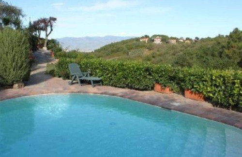 Cavriglia House | "La Casina delle Fate" a pretty little house in Tuscany