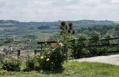 Vezza d'Alba House | La Casina di Langhe e Roero Traditional Piemonte House