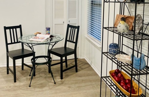 Farmers Branch House | La Casita Dallas~A Classy Townhouse in Central Dallas-Special Sale Rate for May