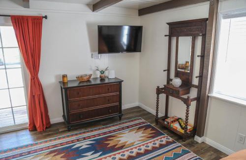 Lake Elsinore House | La Casita Poolside Retreat