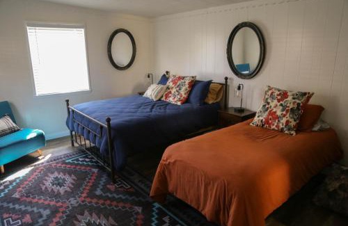 Lake Elsinore House | La Casita Poolside Retreat