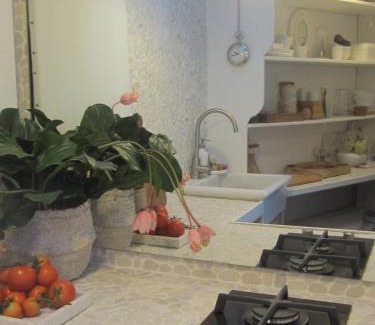Passart Apartment | La chambre blanche