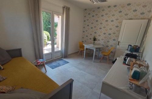 Castelnau-de-Guers House | La Chambre du Saunei