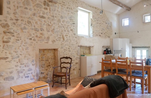 Valreas Cottage | La Chapelle, gîte with heated swimming pool in Provence