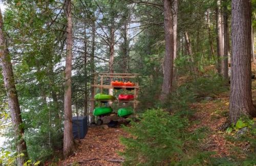 Val-des-Monts House | La Chataigne - Wilderness waterfront escape