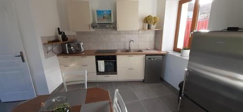 Neuville-Bosc House | LA CHOUETTE