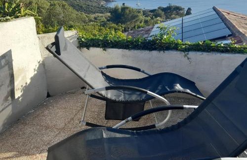 Ile du Levant Apartment | La Coccinelle