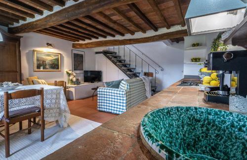 Massa e Cozzile Apartment | La Colombaia