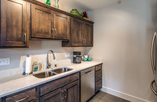 La Conner Apartment | La Conner, Tillinghast Residence B #402