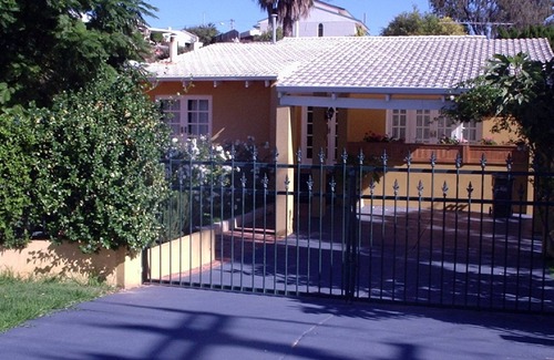 Quinns Rocks Cottage | La Cote d'Or - Mediterranean Cottage