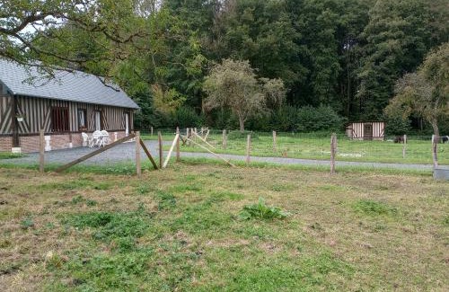 Cormeilles House | La Cour Angot