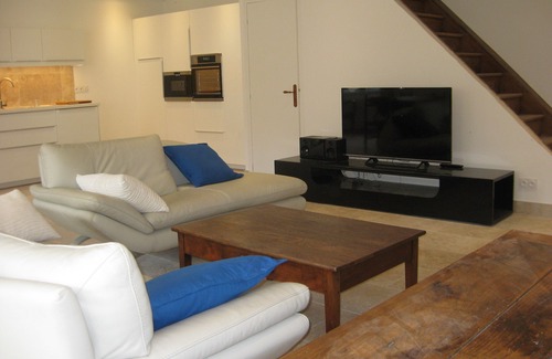 Flavigny-sur-Ozerain House | La Cour - new bright and super equipped gite.