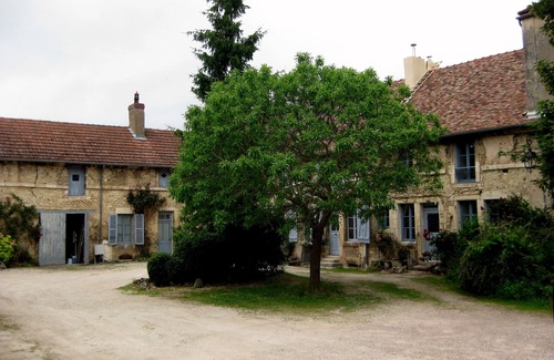 Flavigny-sur-Ozerain House | La Cour - new bright and super equipped gite.