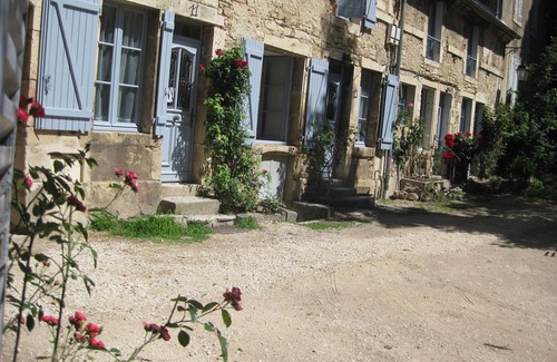 Flavigny-sur-Ozerain House | La Cour - new bright and super equipped gite.