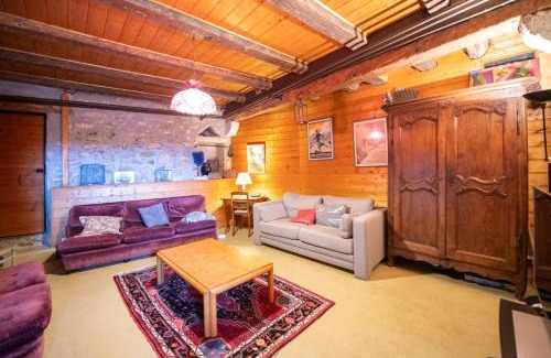 Saint-Didier-au-Mont-d'Or Apartment | La croix des Rameaux- charming house near Lyon