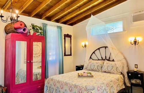 Guzman Abajo Cottage | La Cuchin, Tiny House near El Yunque Rainforest