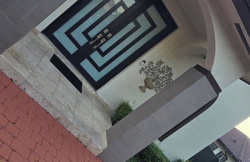 Richmond West Apartment | La Cuevita