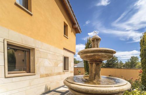 Espeja de San Marcelino House | La Dehesa de Santa Ursula 2