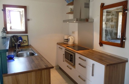 Banaston Cottage | La Era - quiet cottage at top of village with it's own garden