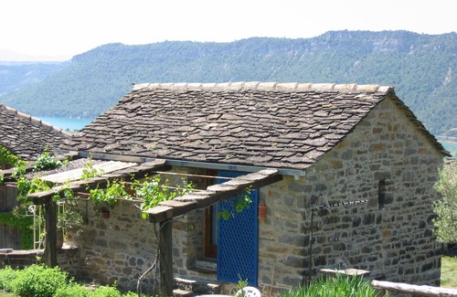 Banaston Cottage | La Era - quiet cottage at top of village with it's own garden
