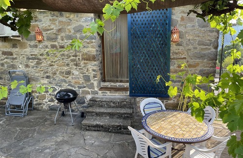Banaston Cottage | La Era - quiet cottage at top of village with it's own garden