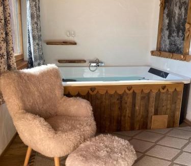 Saint-Nicolas House | La famille d'Evian