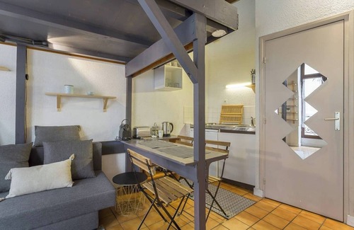 Old Lyon Apartment | La fenêtre saint jean