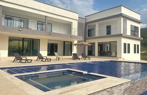 El Colegio Villa | La finca Luxury House