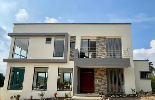 El Colegio Villa | La finca Luxury House