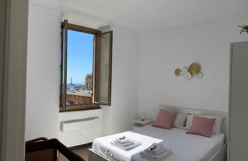 Lagaccio Apartment | La finestrella sul porto